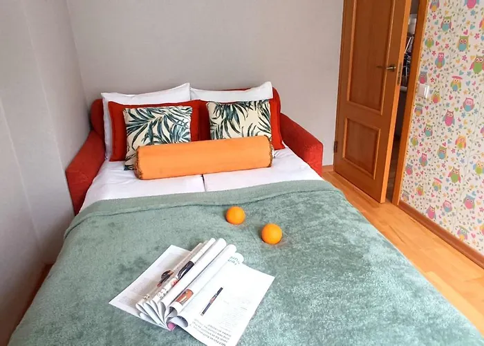 Old Town 2 Bedroom Apartment Near Dome Square & Scenic Waterfront