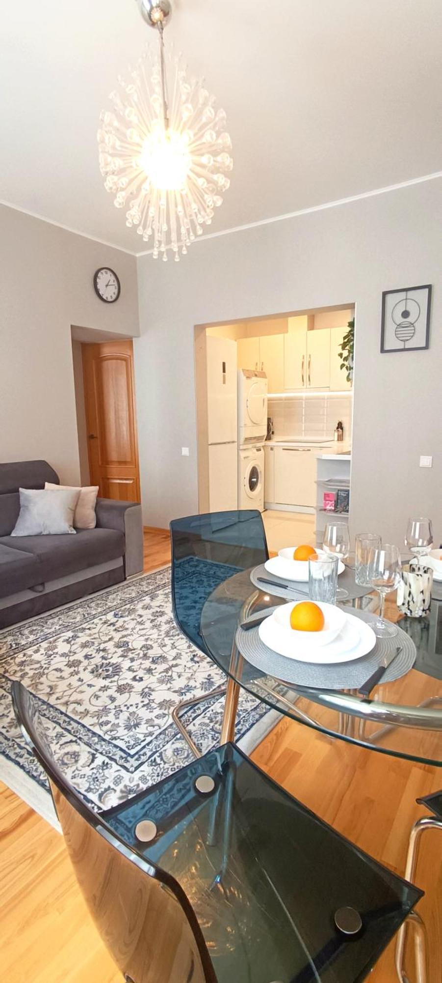 Old Town 2 Bedroom Near Dome Square & Scenic Waterfront Apartament